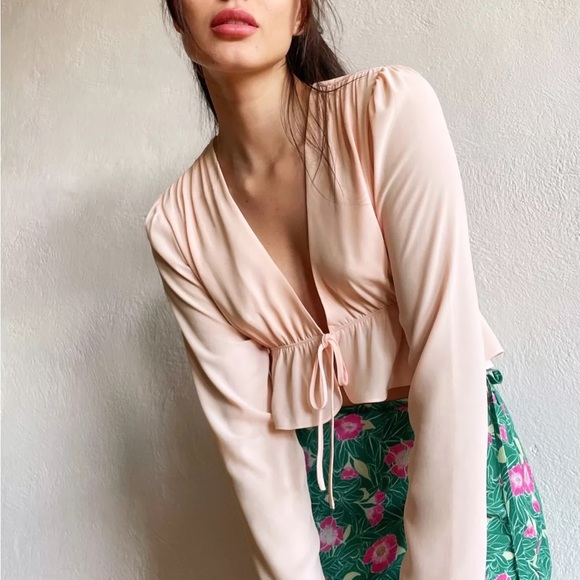 Aritzia Sunday Best Cropped Tie-Front Blouse - Picture 2 of 4